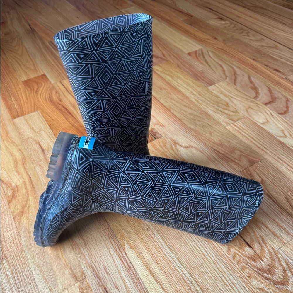 EUC TOMS women’s rain boots size 8 - Picture 2 of 4